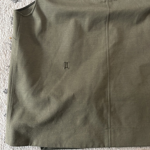Kit and Ace green sleeveless top with pockets - Picture 2 of 7